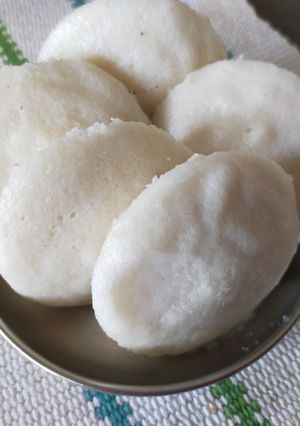 A picture of Idli.