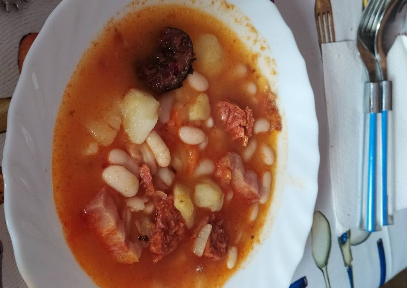 Fabada asturiana. Alubias blancas con compango en Thermomix