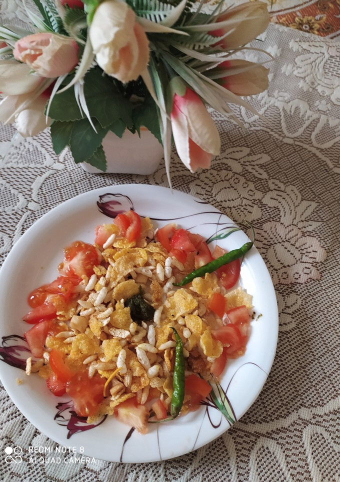 चटपटी भेलपुरी(chatpati bhelpuri recipe in hindi) रेसिपी मुख्य फोटो