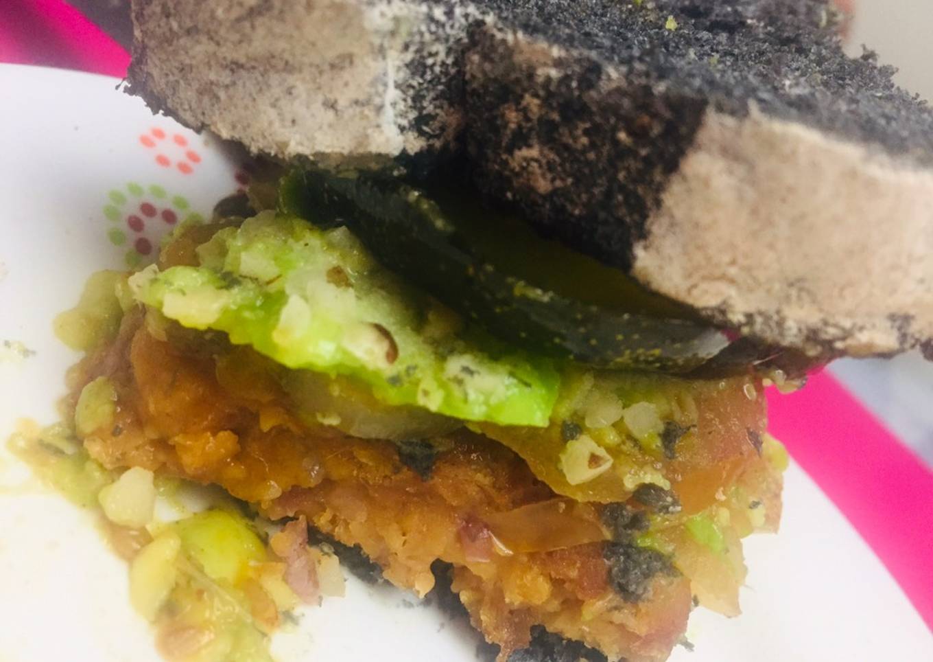 Sándwich vegano de frijol, nueces y pan de masa madre