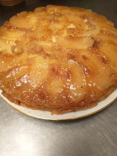 Una foto de Torta de manzana y canela hogareña