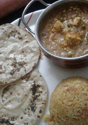 A picture of Matar paneer with chatpata rice and chapati.