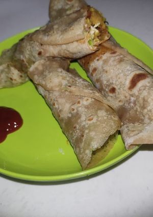 फ्रँकी रोल (frankie roll recipe in marathi) रेसिपी चे मुख्य फोटो