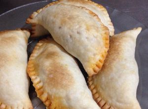 Una foto de Empanadas de chivito