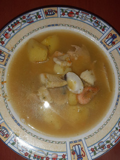Una foto de Sopa de pescado con papas