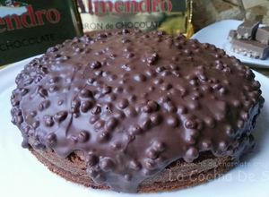 Foto principal de Bizcocho con chocolate de turrón crujiente