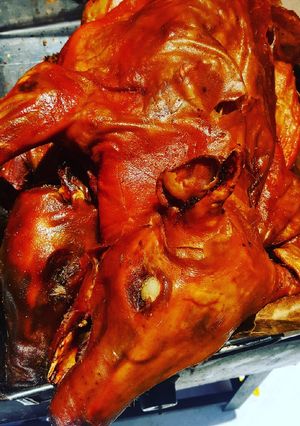Una foto de Lechón al horno peruano
