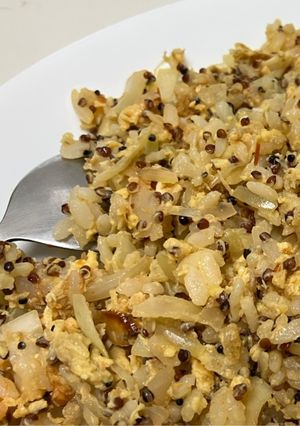 Hot Mama’s 洋蔥辣醬蛋炒飯 的食譜成品照片