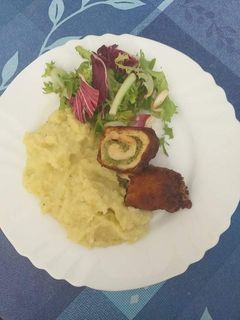 Sajttal - brokkolival töltött rántott csirkemell 🥦🍽️ recept fotója