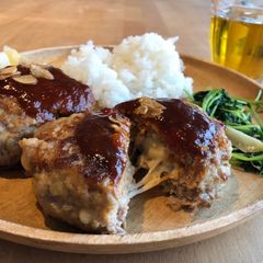 A picture of Cheese in Hamburg Steak.