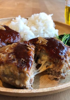 A picture of Cheese in Hamburg Steak.