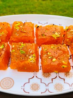મેંગો કસ્ટડઁ હલવો (Mango custard halwa recipe In Gujarati) રેસીપી મુખ્ય ફોટો