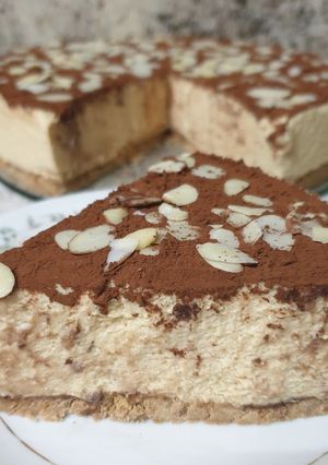 Una foto de Tarta mousse de turrón y polvorones