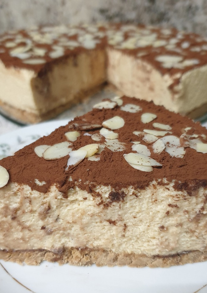 Una foto de Tarta mousse de turrón y polvorones