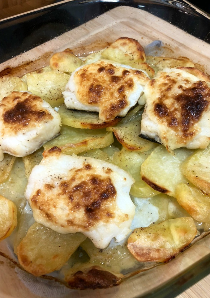 Una foto de Bacalao gratinado con allioli