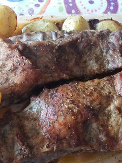 Una foto de Costillar de cerdo al horno con patatas