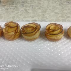 A picture of Baked apple roses.