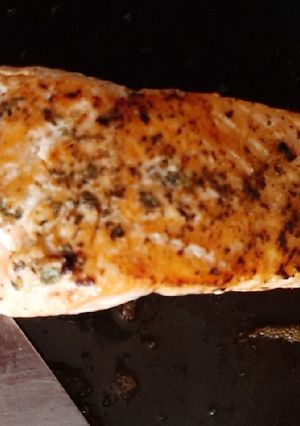 Una foto de Salmón a la mantequilla rápido y fácil