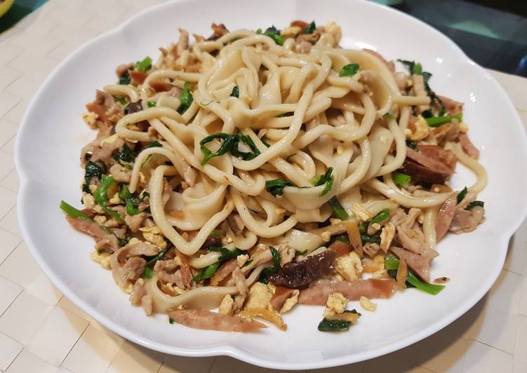 家常櫻花蝦肉絲蛋炒麵