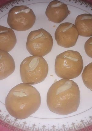 A picture of Besan laddu.