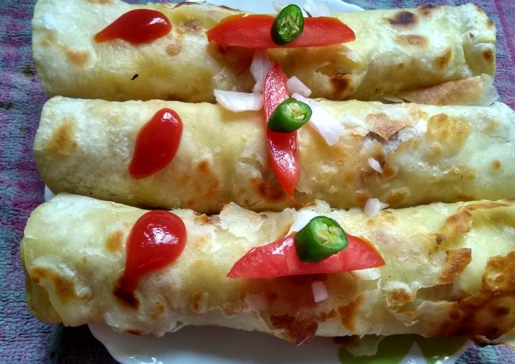 Mahua Dhol দ্বারা এগ চিকেন রোল (egg chicken roll recipe in Bengali) রেসিপি-  কুকপ্যাড