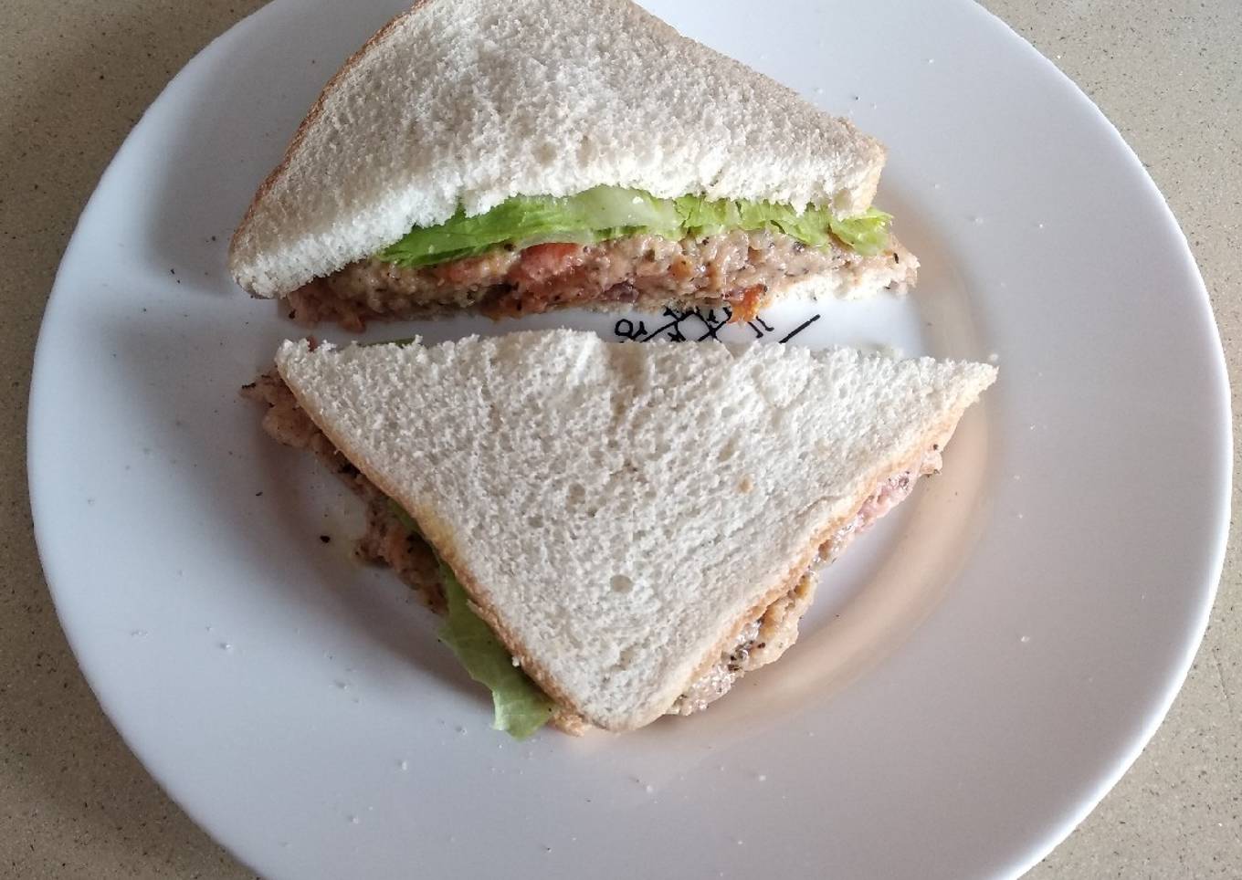 Sándwiches vegetal con pasta de verduras