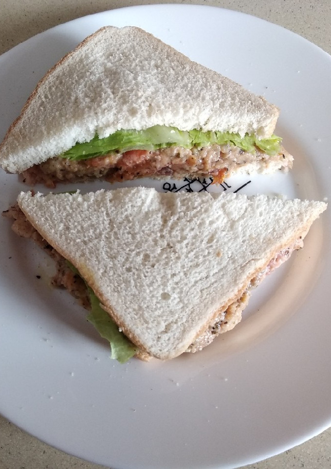 Una foto de Sándwiches vegetal con pasta de verduras