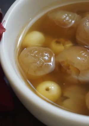 Hình của món Chè hạt sen long nhãn.