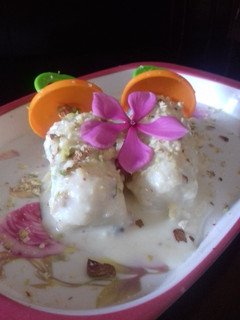 केसर पिस्ता कुल्फी (kesar pista kulfi recipe in hindi) रेसिपी मुख्य फोटो