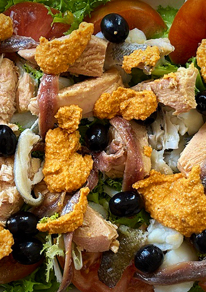 Una foto de Ensalada tipo Xató