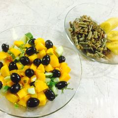 A picture of Mango and Jamun Salad with Pink Bodi and Plantains.