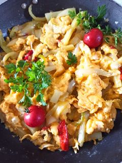 Dinsztelt paprika, tojással recept fotója