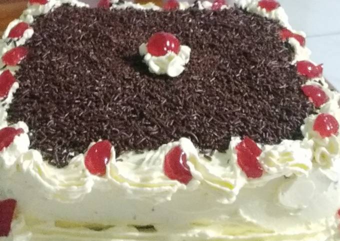 Resep Black Forest Ekonomis (tanpa DCC) Oleh Lisna Prabawati - Cookpad