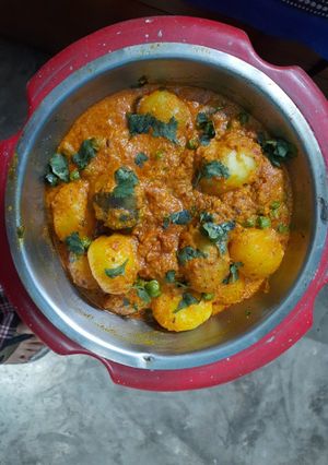 নিরামিষ আলুর দম(Niramish aloor dum recipe in Bengali) রেসিপির প্রধান ছবি