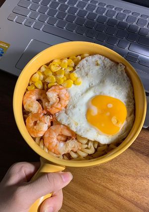 Hình của món Nui xào tôm áp chảo.