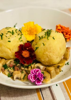 Kartoffelknödel (gefüllt mit Champignons) Rezepthauptbild