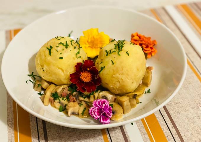 Kartoffelknödel (gefüllt mit Champignons)