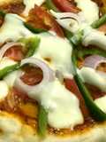 হোম মেড ভেজ প্যান পিৎজা (homemade veg pan pizza recipe in Bengali)
