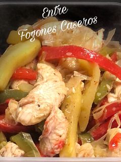 Una foto de Salteado de pavo con verduras al limón en Olla Gm g