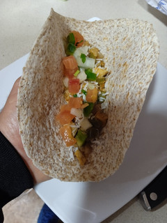 Una foto de Tacos mejicanos con pico de gallo