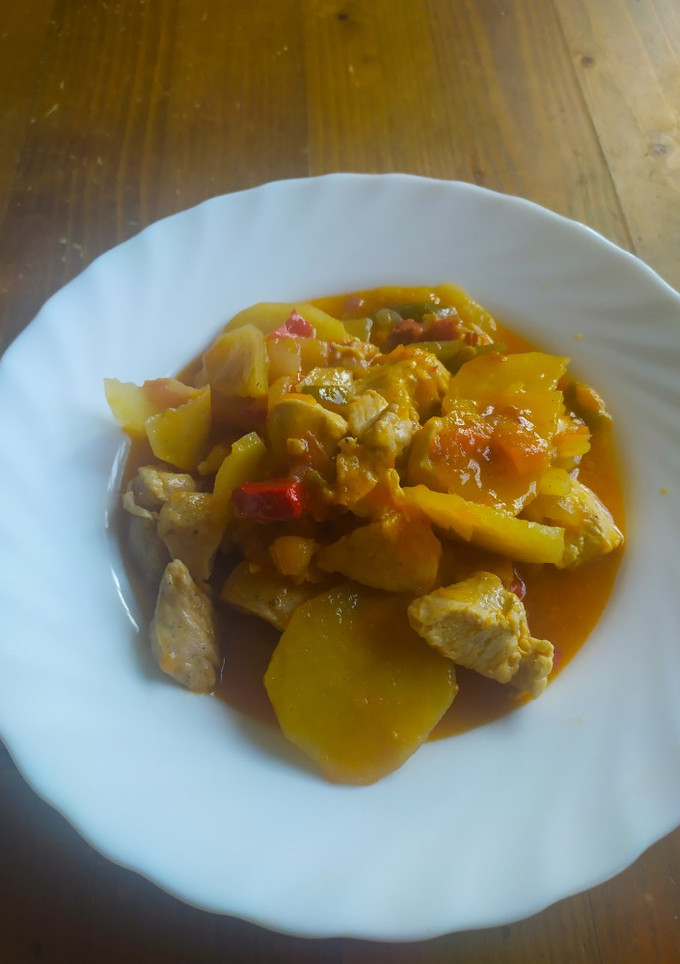 Una foto de Pollo con verduras y patatas!