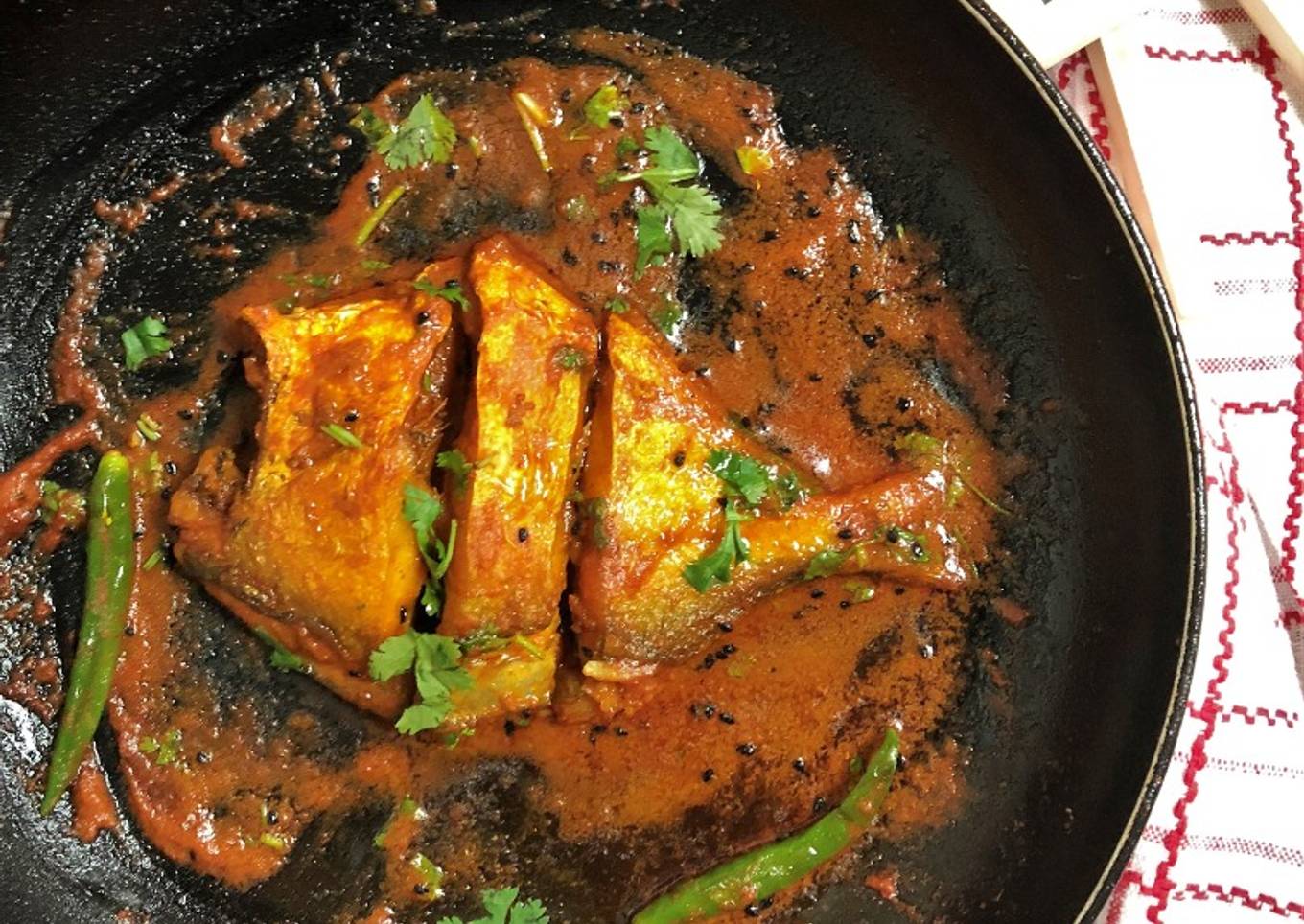 Pomfret Macher Jhal (Bengali Fish Curry)
