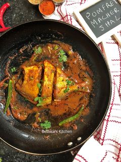 A picture of Pomfret Macher Jhal (Bengali Fish Curry).