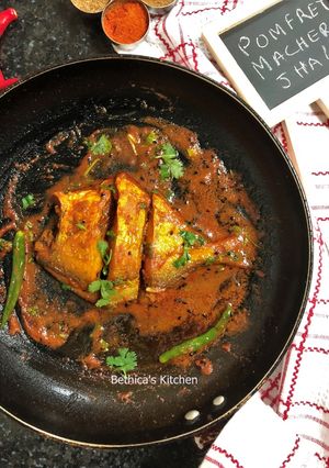 A picture of Pomfret Macher Jhal (Bengali Fish Curry).