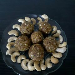 A picture of Roti Ke Ladoo#5ingredient.