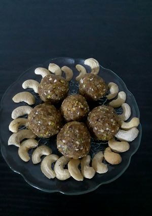 A picture of Roti Ke Ladoo#5ingredient.