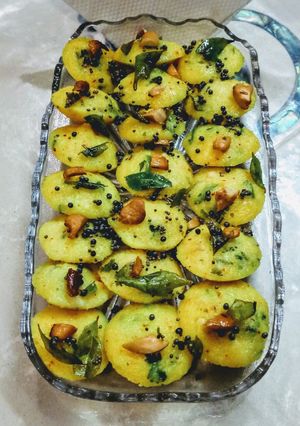 A picture of Kanchipuram idlis.