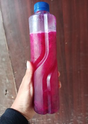 Hình của món Sinh tố thanh long đỏ.