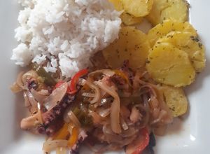 Una foto de Pulpo salteado al gusto mío