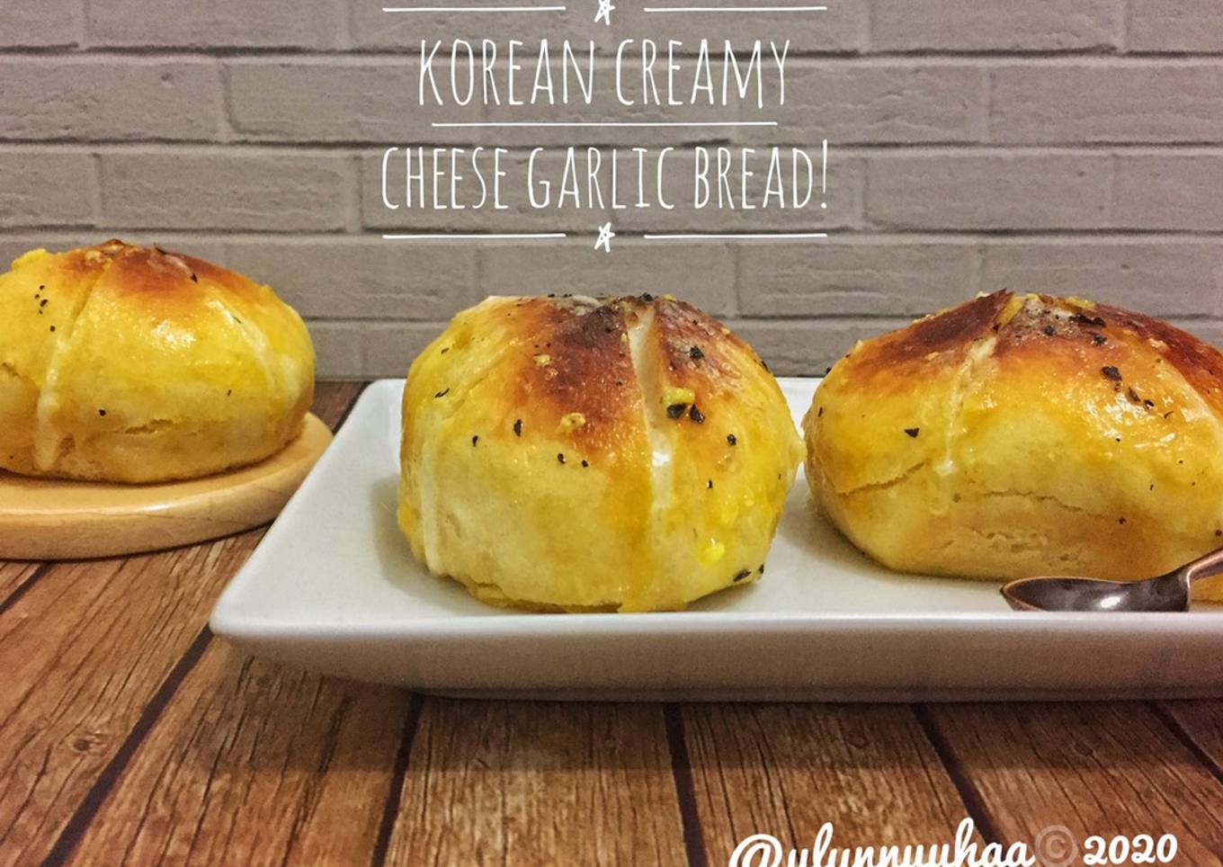 Korean Creamy Cheese Garlic Bread! (2)